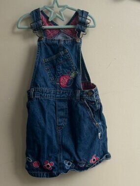 🌼💙 Vintage OshKosh Denim Overall Dress – Floral Embroidery – Size 6 💙🌼